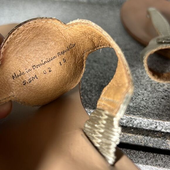 Jack Rogers Larissa Sandals Turnlock Logo Gold Sandals Flip Flops Shoes Size 5.5 - Picture 7 of 8